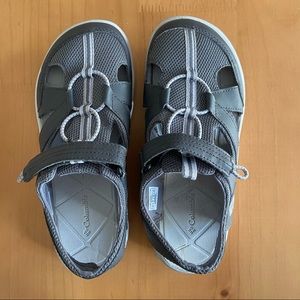 Boys size 6 Columbia Water Shoes